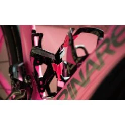 Elite Custom Race Plus Bottle Cage - Black Glossy/blue Graphic 15 Elite Custom Race Plus Bottle Cage - Black Glossy/blue Graphic -Fiets Verkoop 358349 02 d 770824