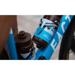 Elite Custom Race Plus Bottle Cage - Black Glossy/blue Graphic 17 Elite Custom Race Plus Bottle Cage - Black Glossy/blue Graphic -Fiets Verkoop 358349 04 d 770826