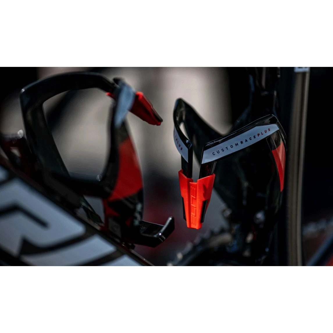 Elite Custom Race Plus Bottle Cage - Black Glossy/blue Graphic 7 Elite Custom Race Plus Bottle Cage - Black Glossy/blue Graphic - Afbeelding 7