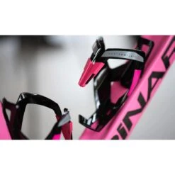 Elite Custom Race Plus Bottle Cage - Black Glossy/blue Graphic 23 Elite Custom Race Plus Bottle Cage - Black Glossy/blue Graphic -Fiets Verkoop 358349 10 d 770832