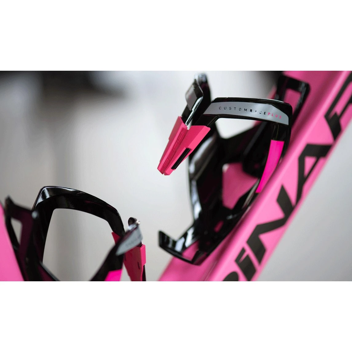 Elite Custom Race Plus Bottle Cage - Black Glossy/blue Graphic 11 Elite Custom Race Plus Bottle Cage - Black Glossy/blue Graphic - Afbeelding 11