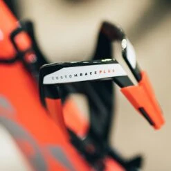 Elite Custom Race Plus Bottle Cage - Black Glossy/blue Graphic 24 Elite Custom Race Plus Bottle Cage - Black Glossy/blue Graphic -Fiets Verkoop 358349 11 d 770833