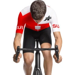 Assos SUISSE FED Fietsshirt Met Korte Mouwen S9 TARGA - National Red 14 Assos SUISSE FED Fietsshirt Met Korte Mouwen S9 TARGA - National Red -Fiets Verkoop assos suisse fed short sleeve jersey s9 targa national red 4 1496856