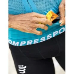 Compressport Free Hardloopriem - Mosaic Blue/magnet -Fiets Verkoop compressport free belt mosaic blue magnet 3 1558713