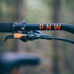 PNW Components Loam Remote Lever For Dropper Seatpost | MatchMaker X - Black/peanut Butter -Fiets Verkoop pnw components loam lever safety orange mounted 1237790