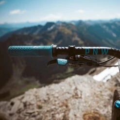 PNW Components Loam Remote Lever For Dropper Seatpost | MatchMaker X - Black/peanut Butter -Fiets Verkoop pnw components loam lever seafoam teal mounted 1237794